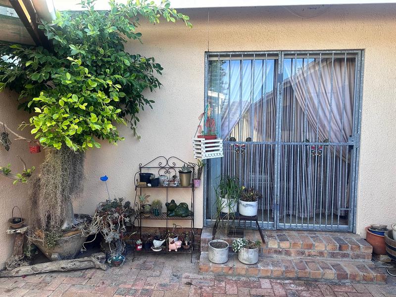 3 Bedroom Property for Sale in Van Riebeeckstrand Western Cape
